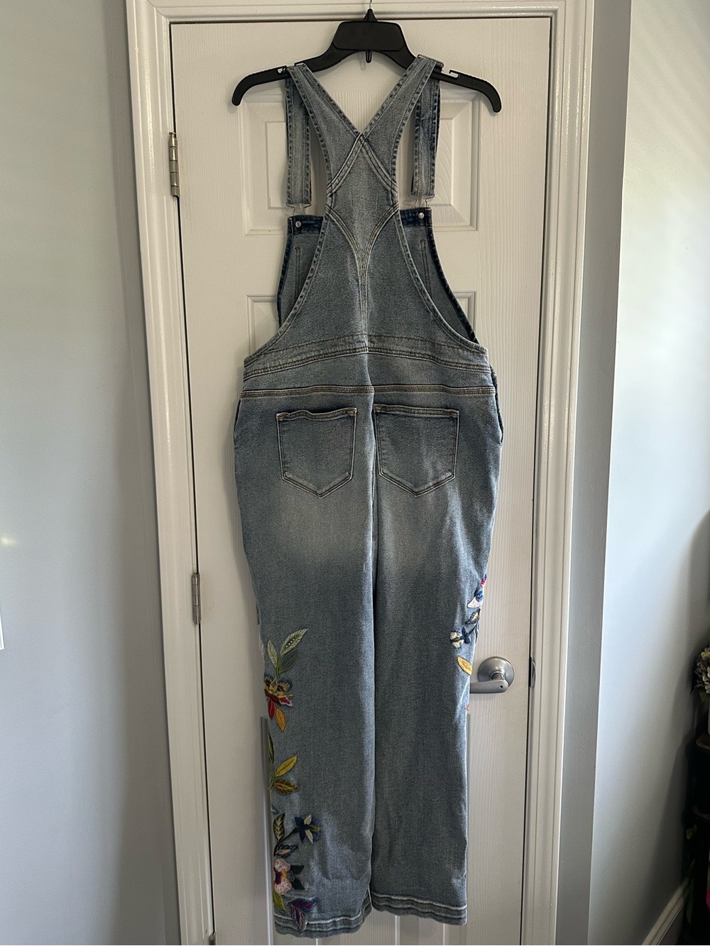 Free People Driftwood Embroidered Floral Denim Overalls XL Cropped Wide Leg Boho - Picture 7 of 9